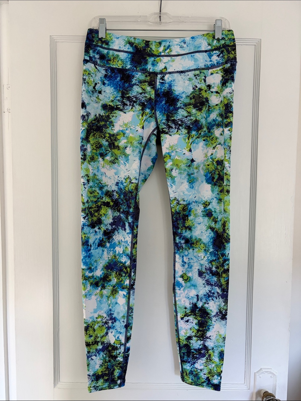 Athleta Blue, Green & White Abstract Print Leggings 3/4 Length Women’s Size M